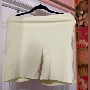 Fabletics oasis 6” shorts NWT